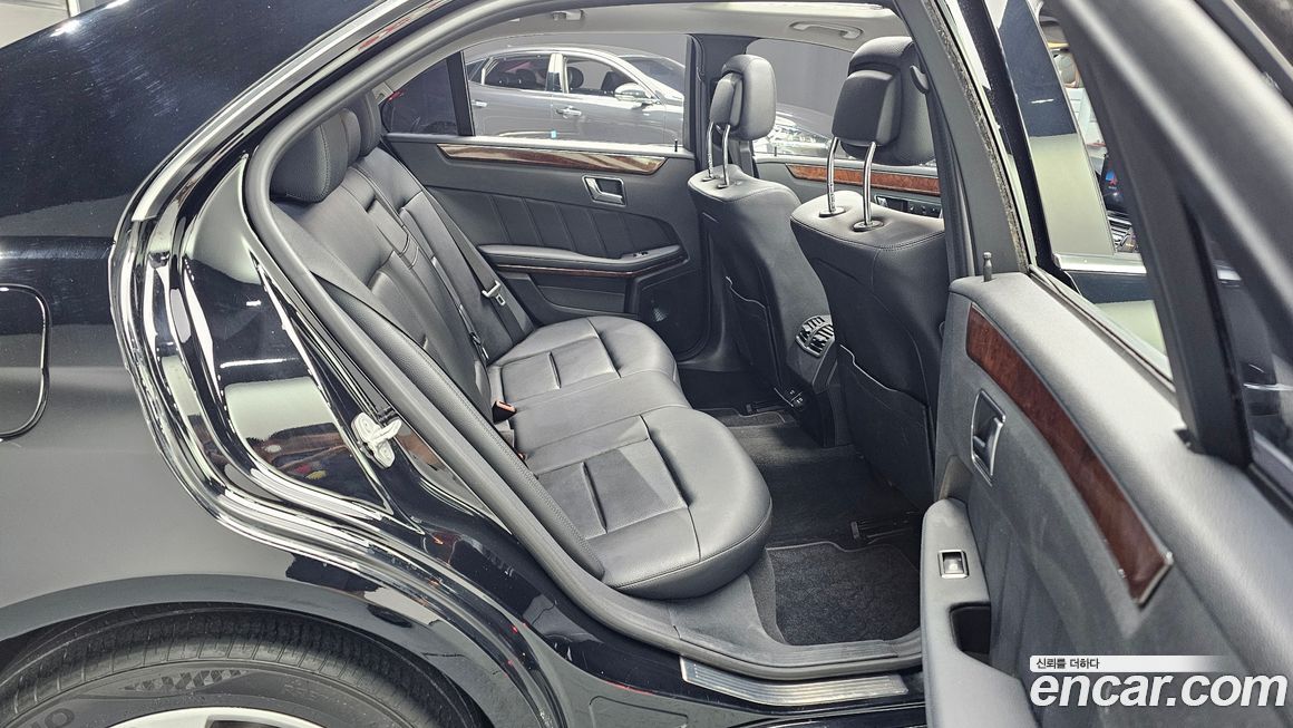 Mercedes-Benz E-Class 2011