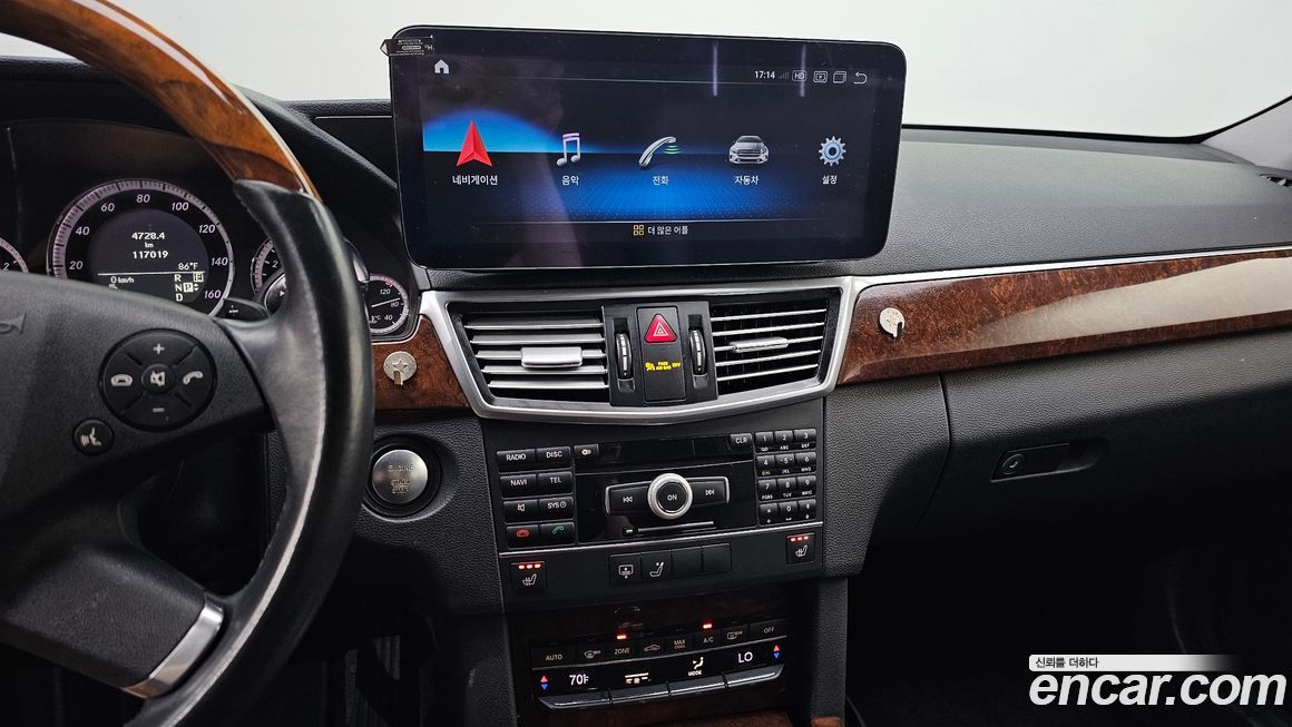 Mercedes-Benz E-Class 2011