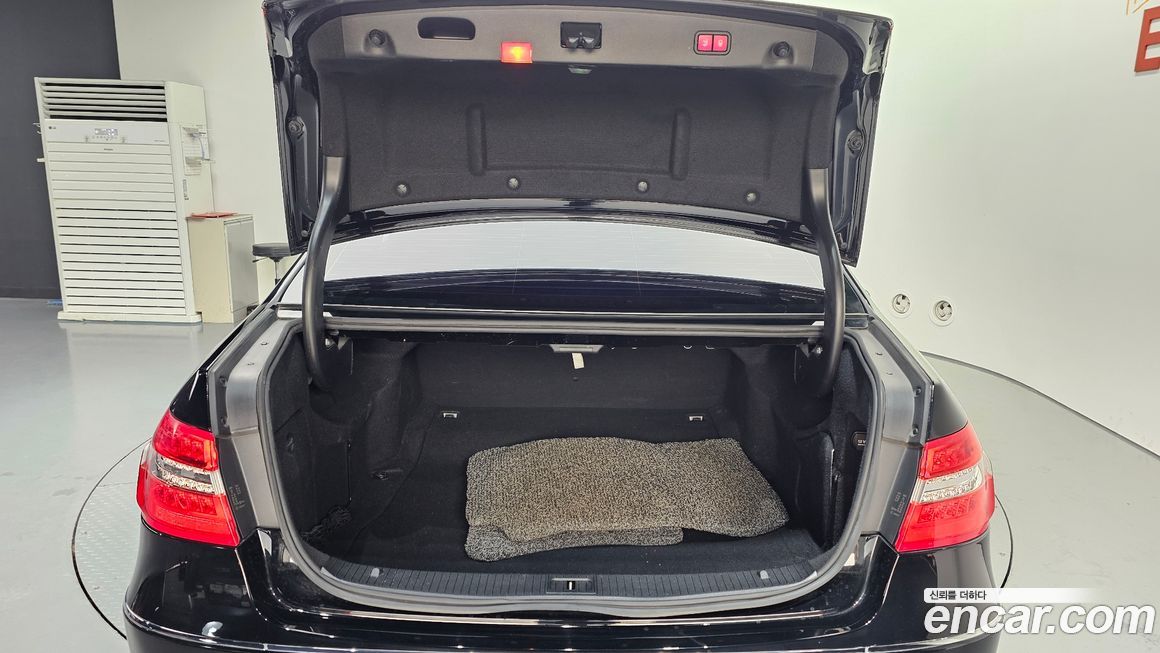 Mercedes-Benz E-Class 2011