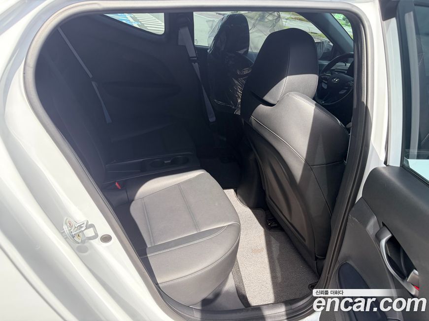 Hyundai Veloster 2021