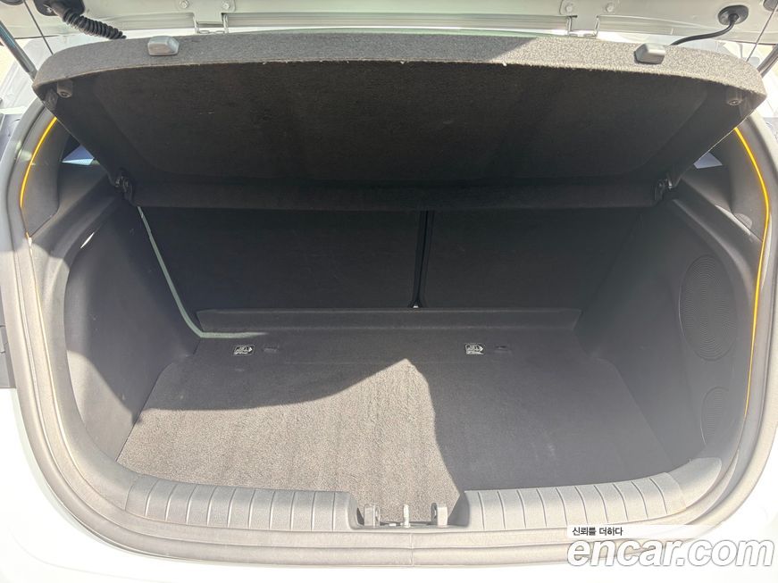 Hyundai Veloster 2021