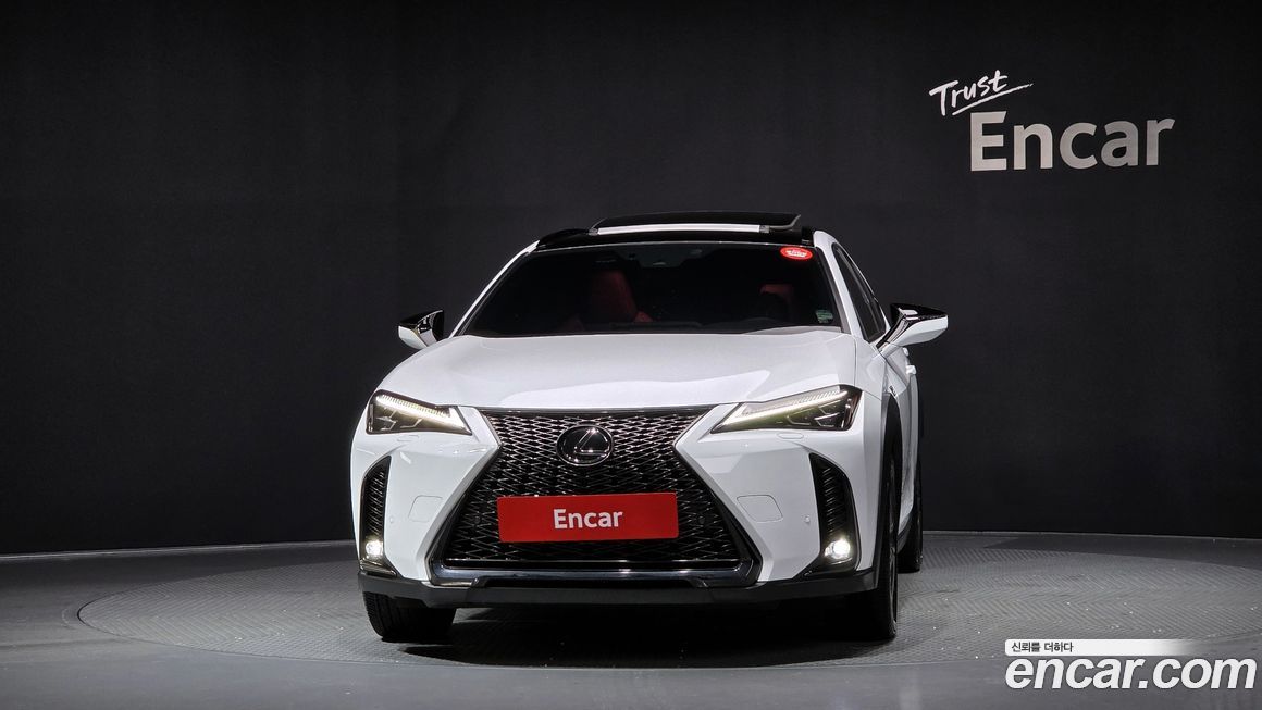 Lexus UX 2024