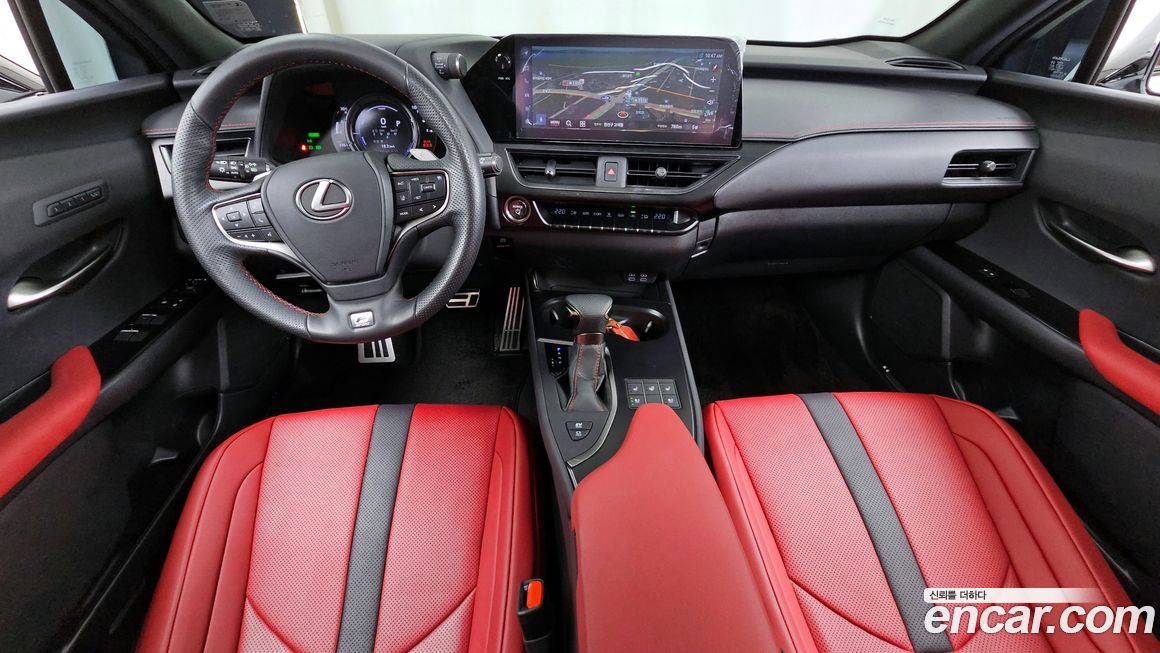 Lexus UX 2024