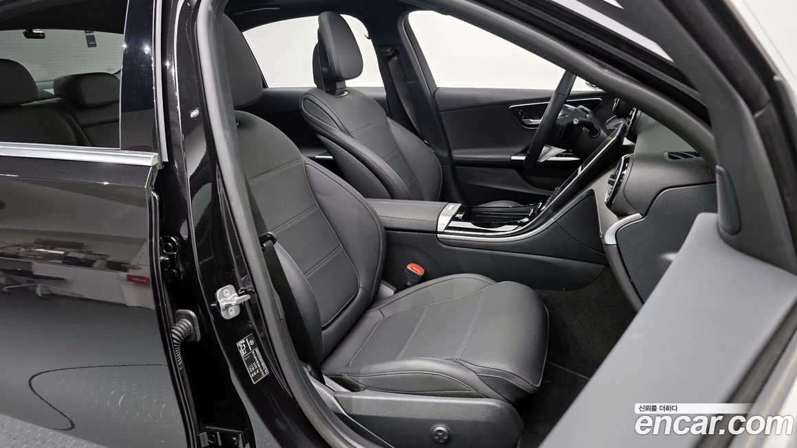 Mercedes-Benz C-Class 2024