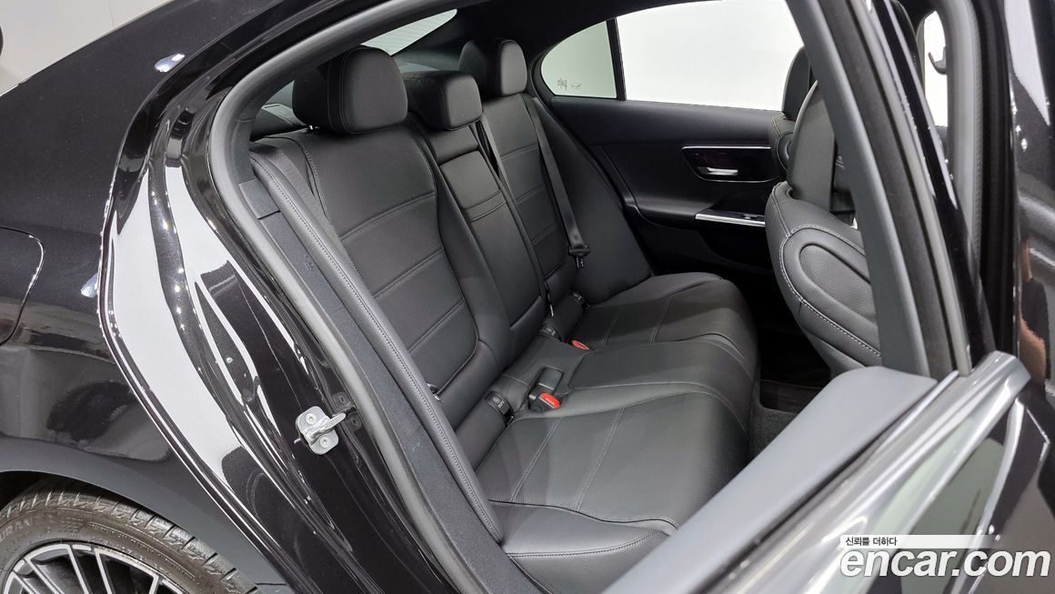 Mercedes-Benz C-Class 2024