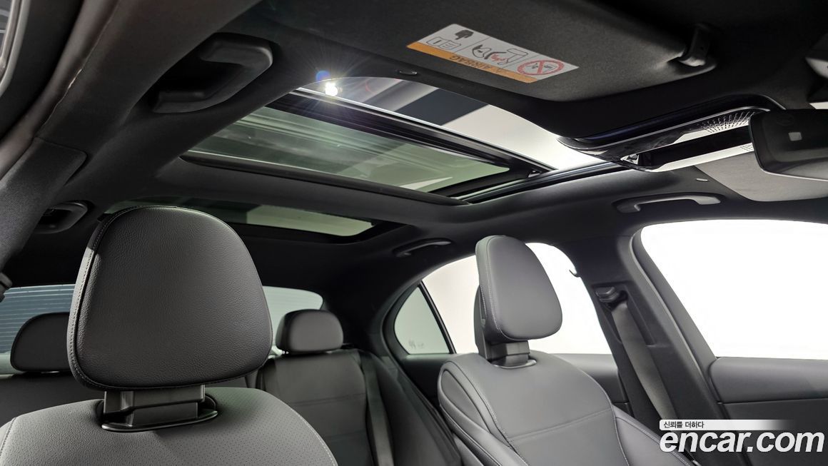 Mercedes-Benz C-Class 2024