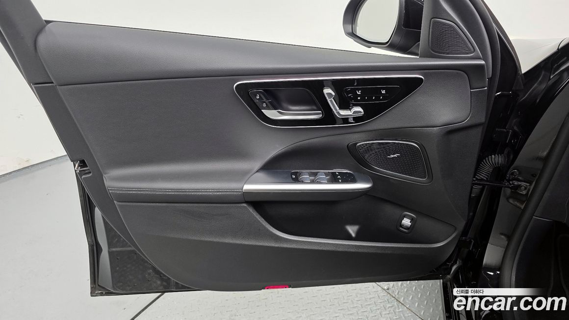 Mercedes-Benz C-Class 2024