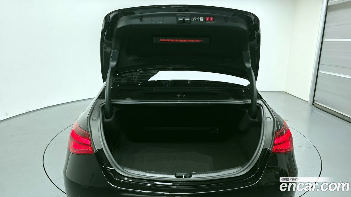 Mercedes-Benz C-Class 2024