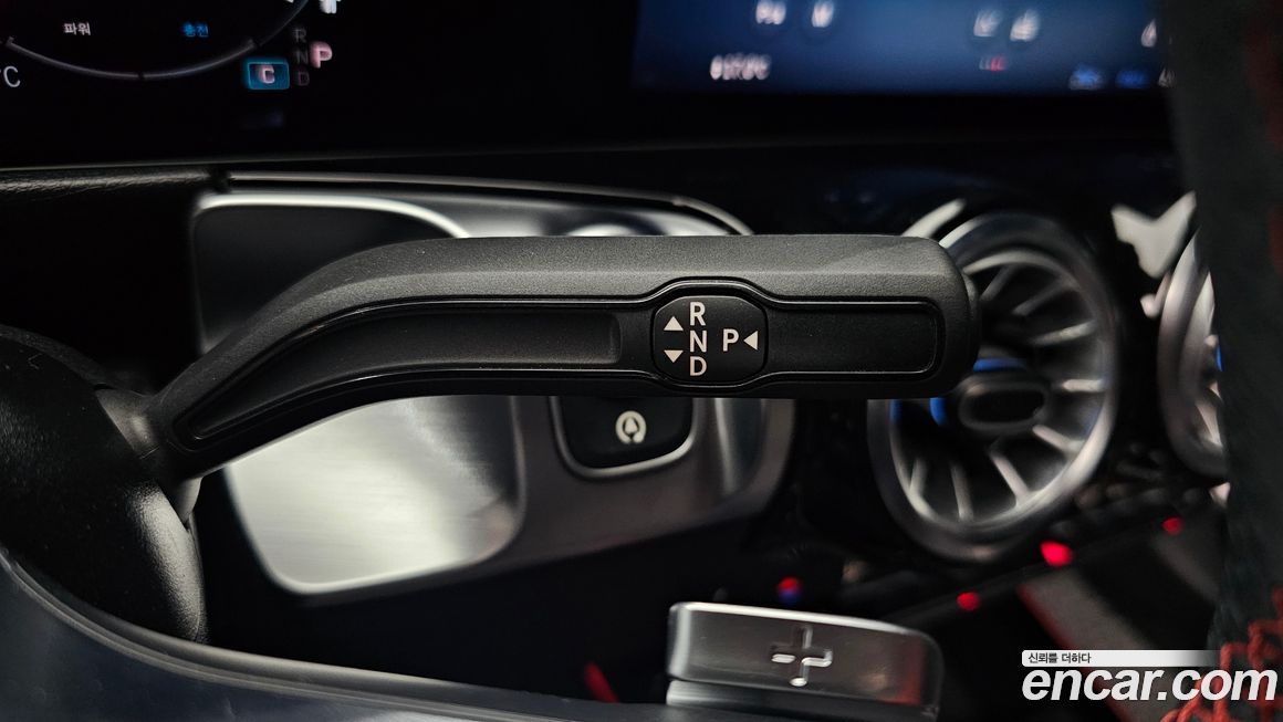 Mercedes-Benz GLB-Class 2024