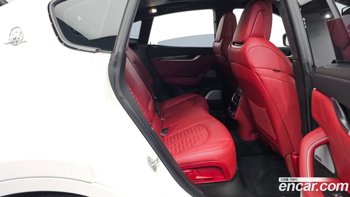 Maserati Levante 2021