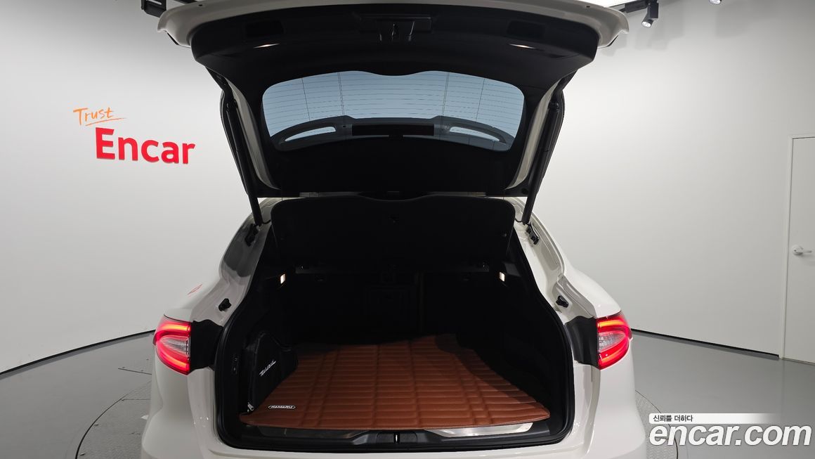 Maserati Levante 2021