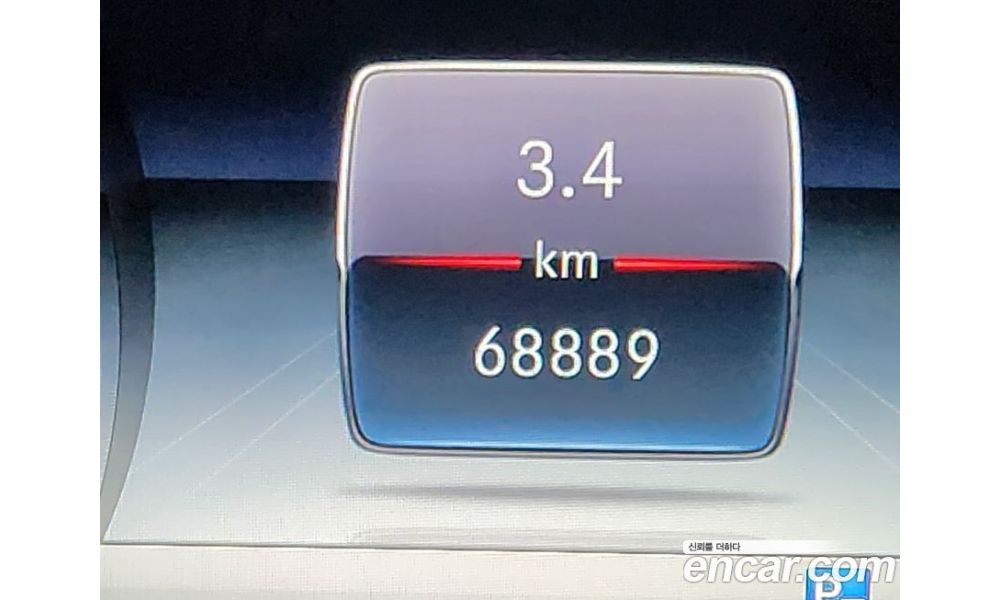 980698