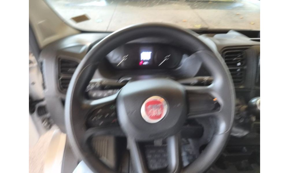 636891