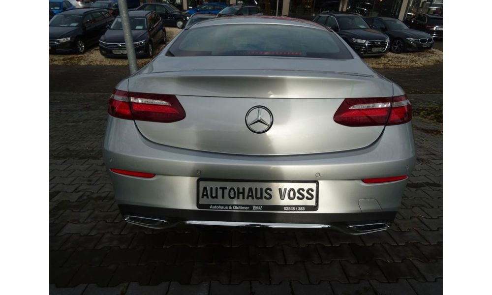 977463