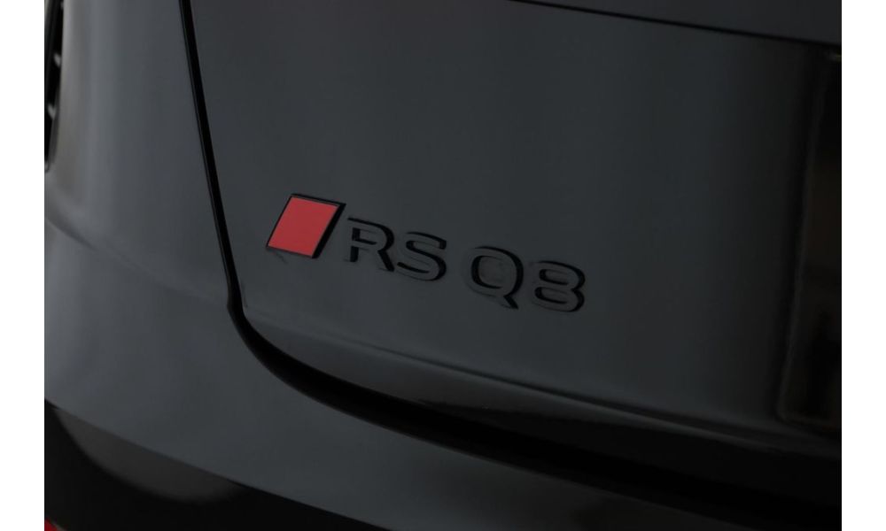 881298