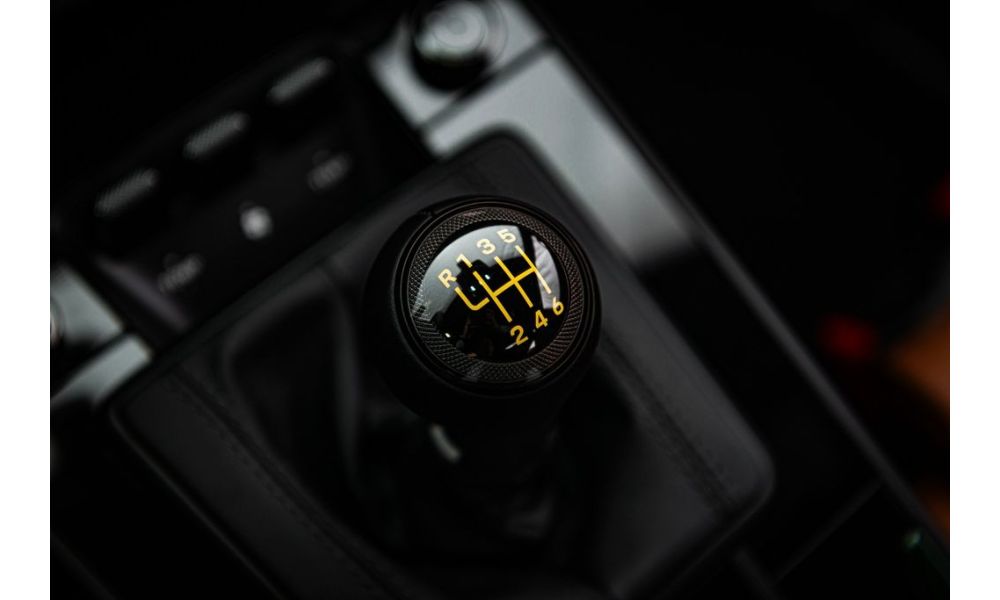 910830
