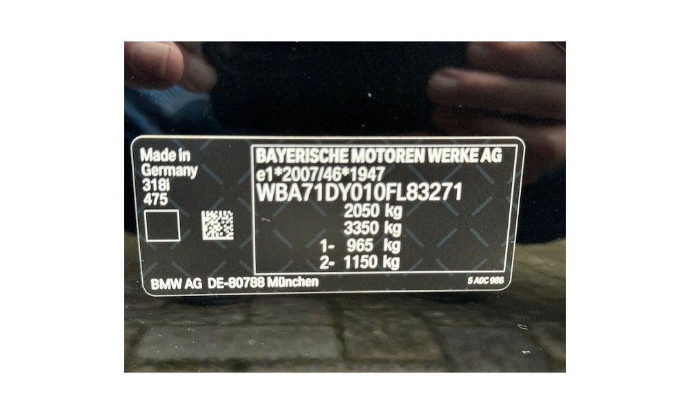 897063