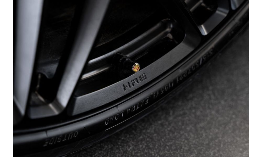 1047