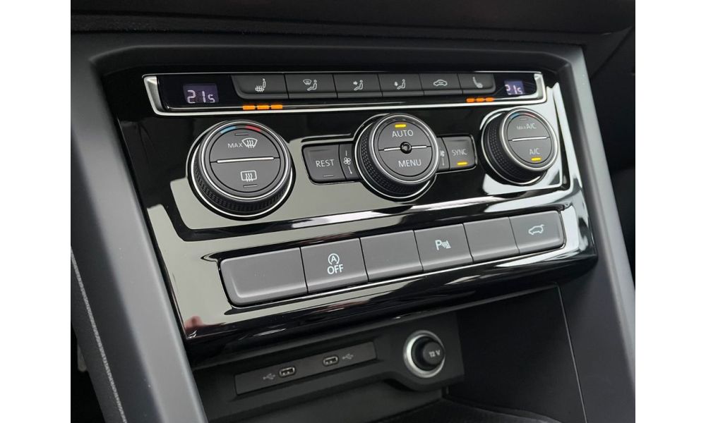 406100