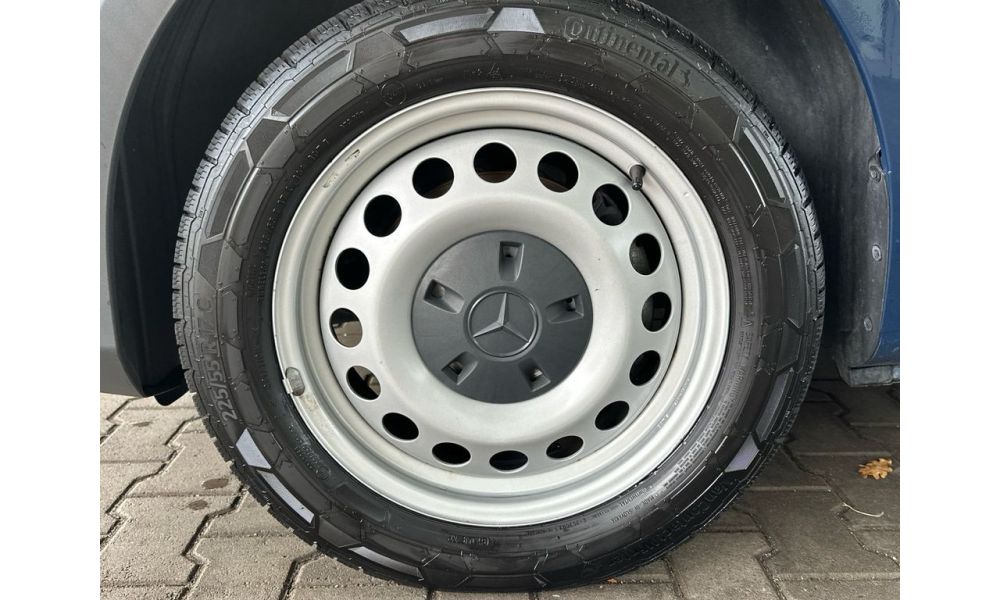 723233