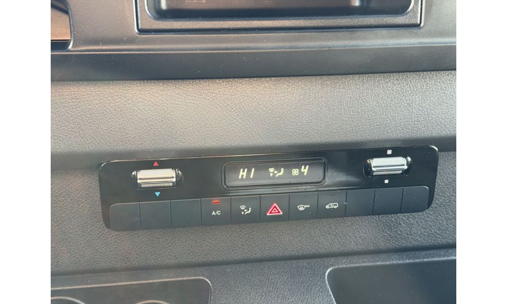 909740