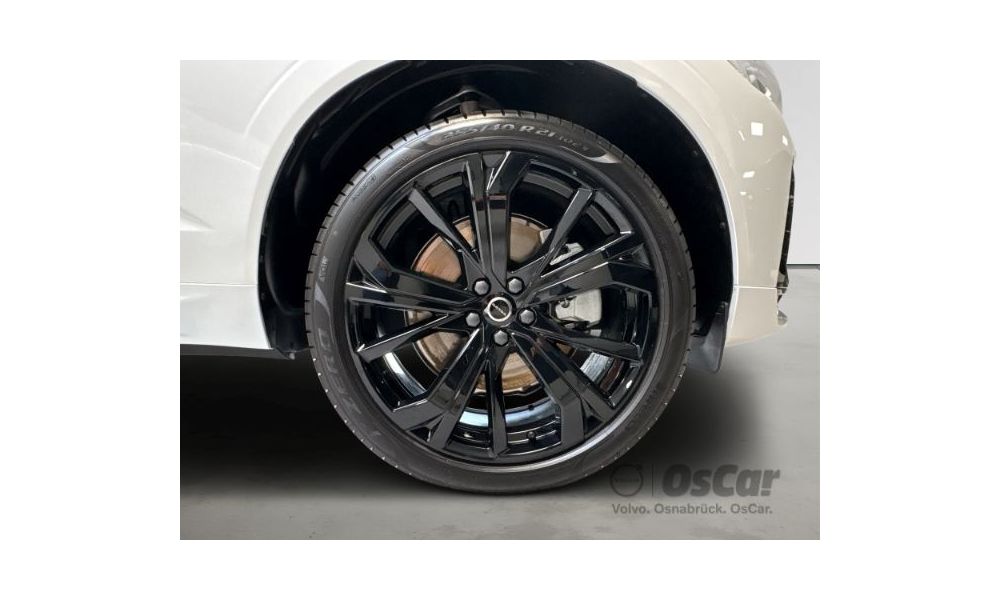 697843