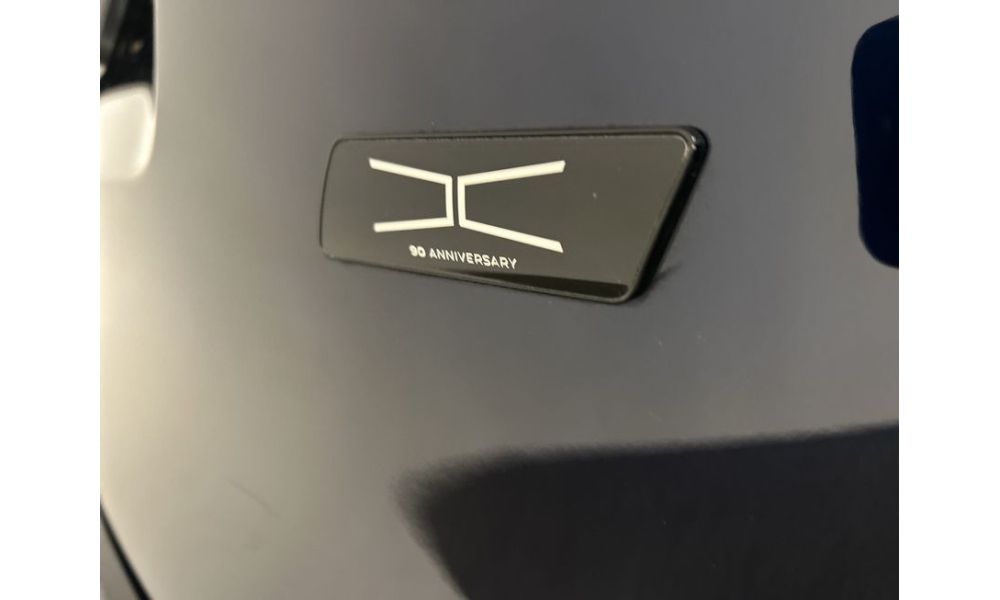563021