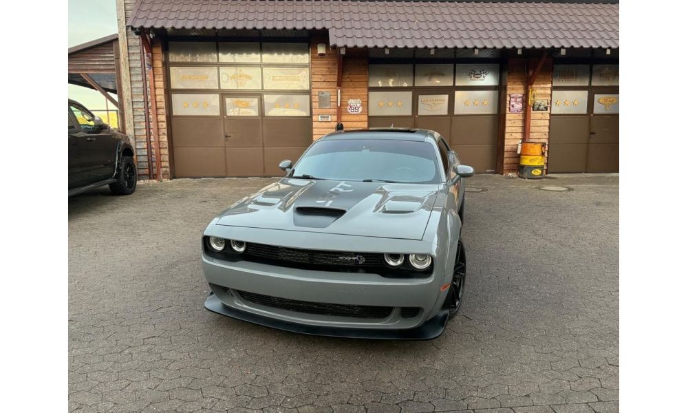 61004