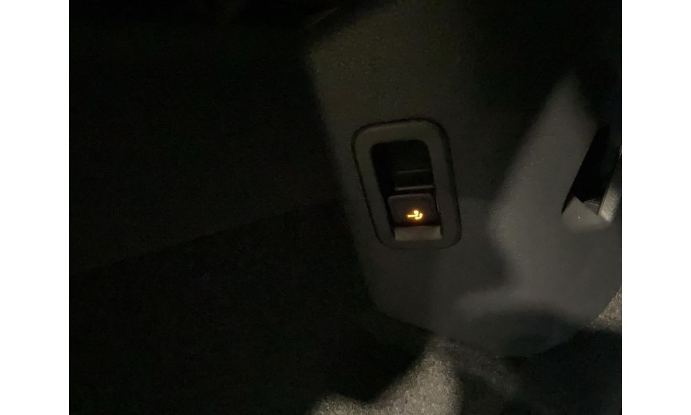 573228