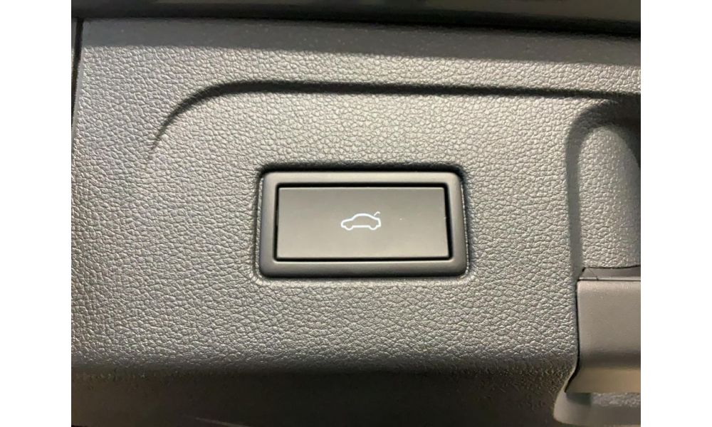 898531
