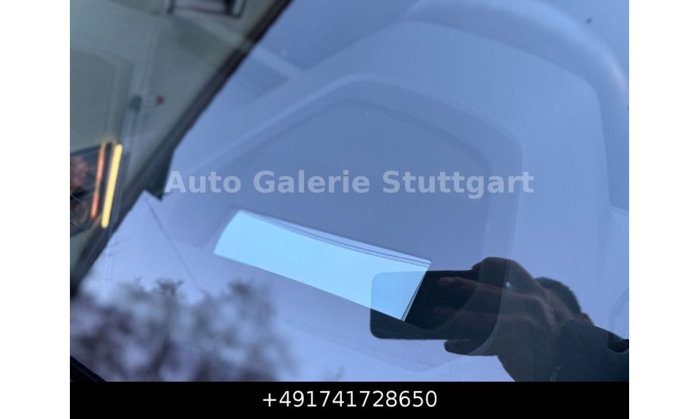 881566