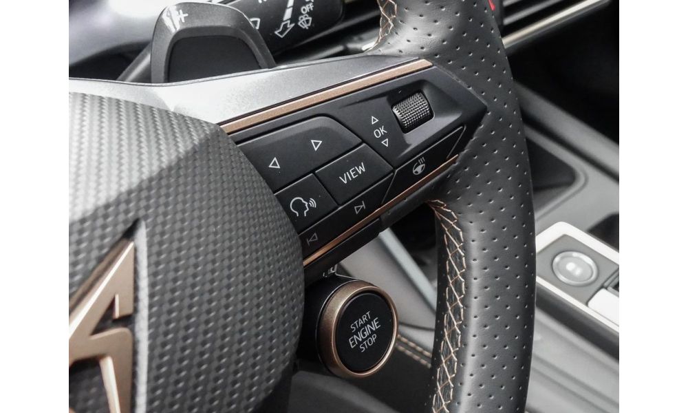 899823