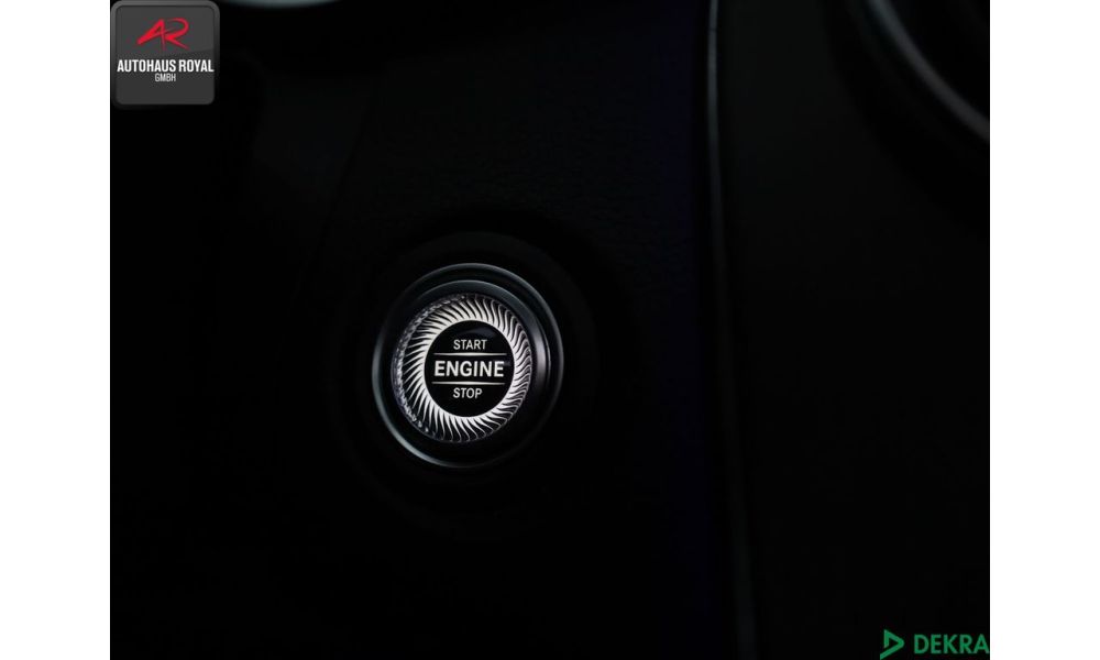 617300