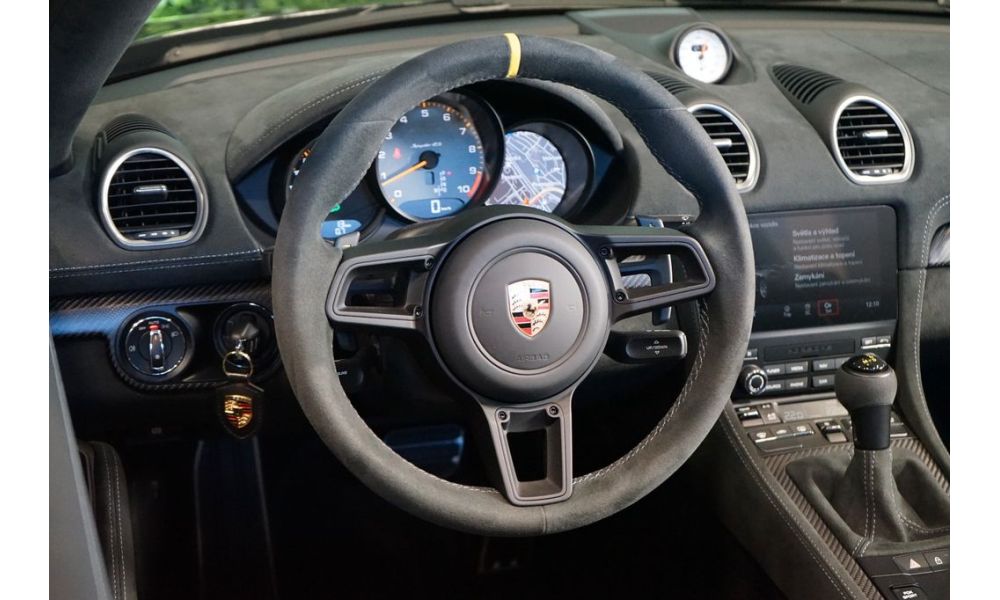 911403