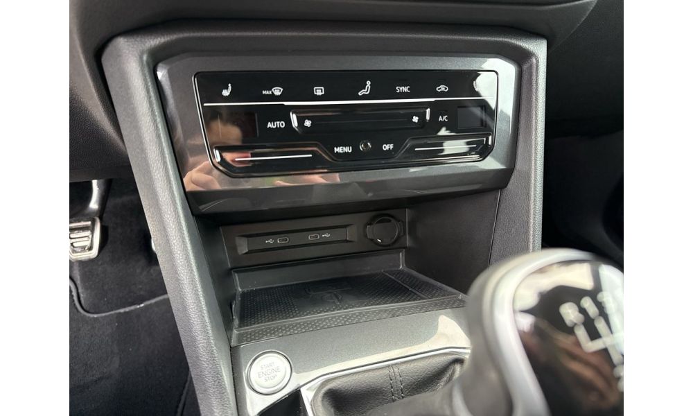 891140