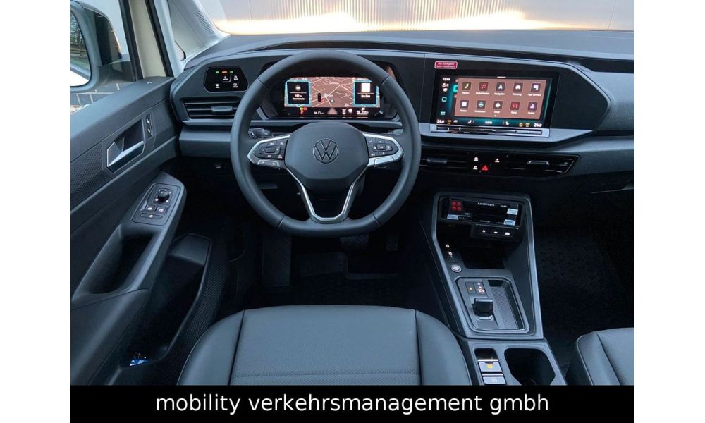 493745