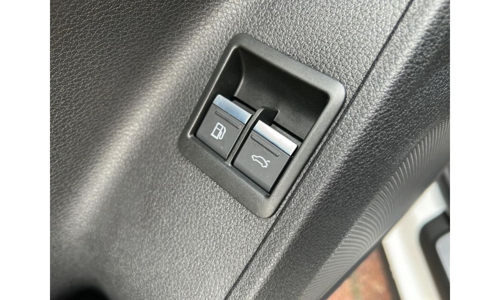 881099