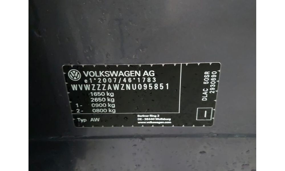932501