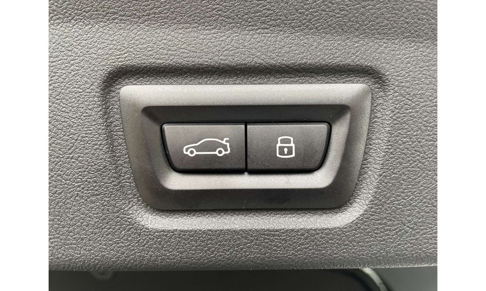 980597