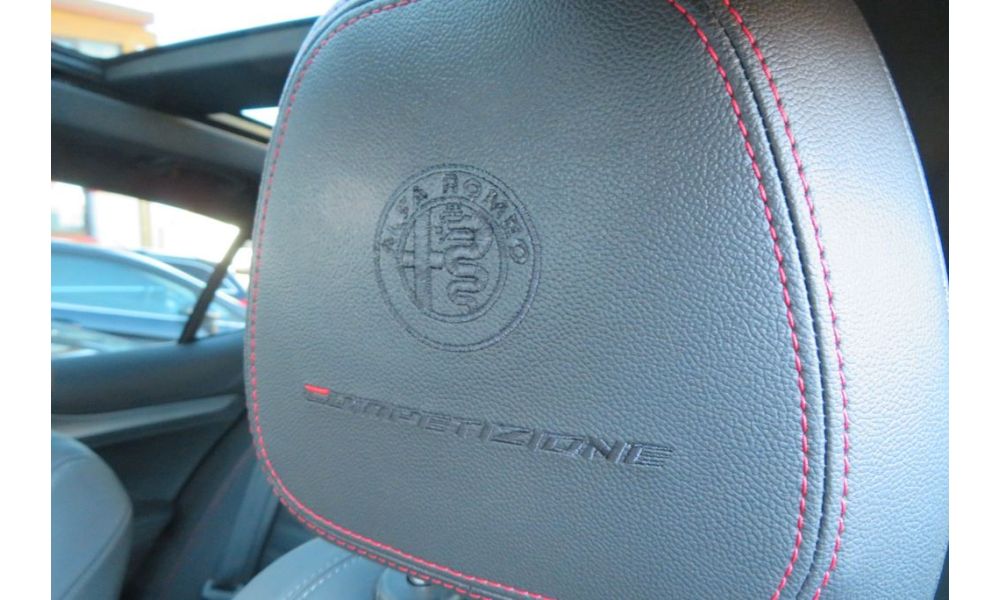 911704