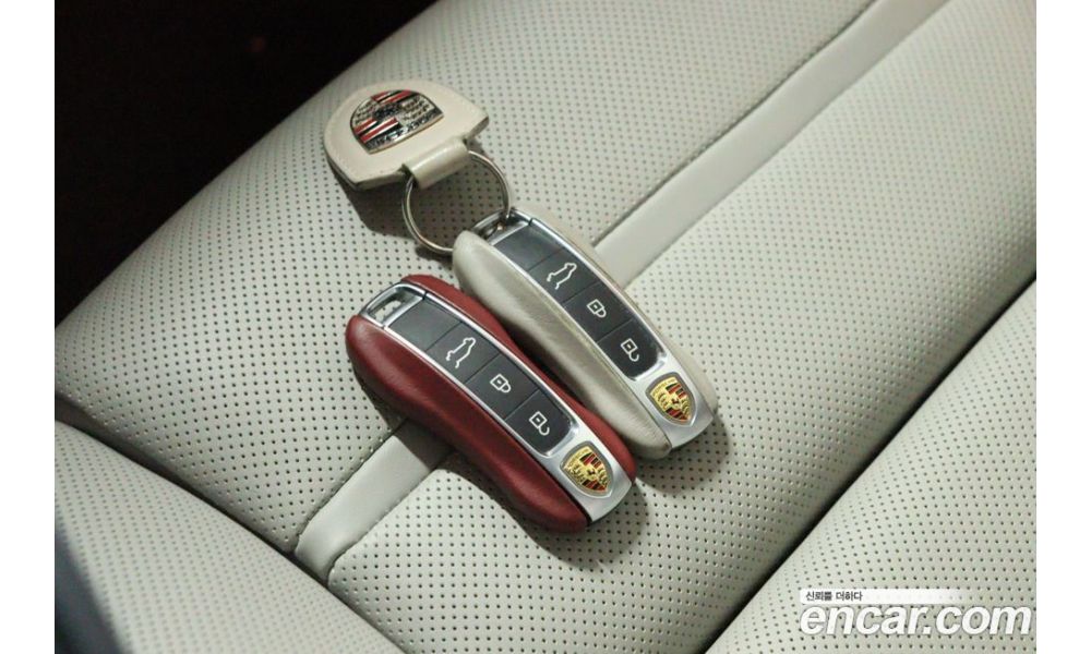 76586