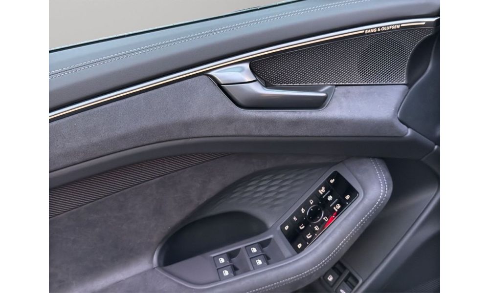 891741