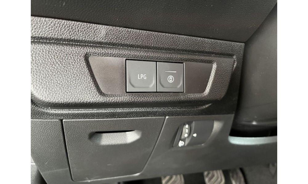 368670