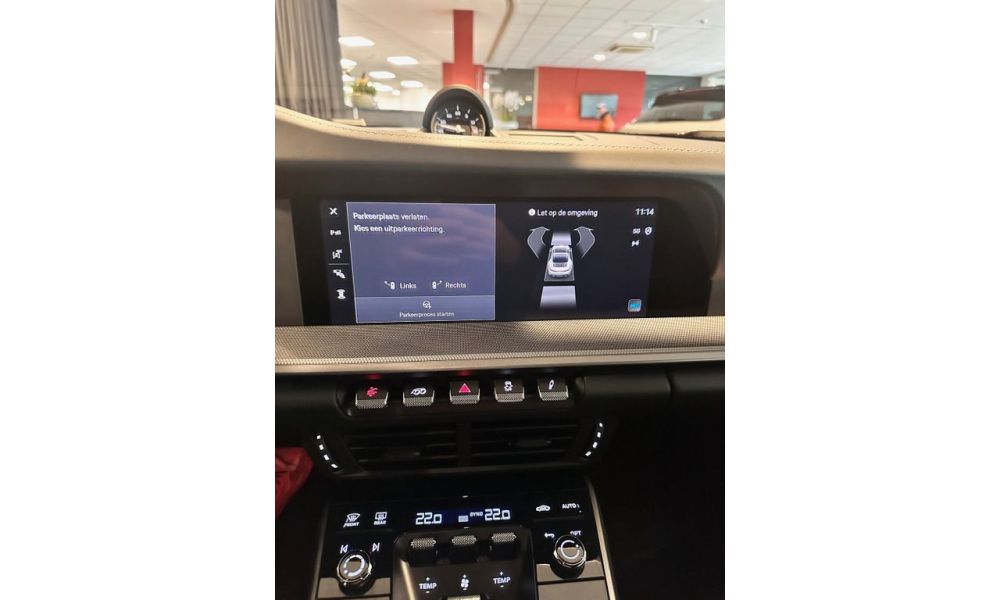 368951