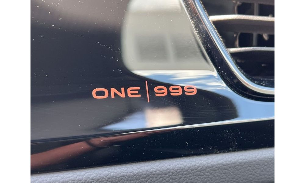 256683