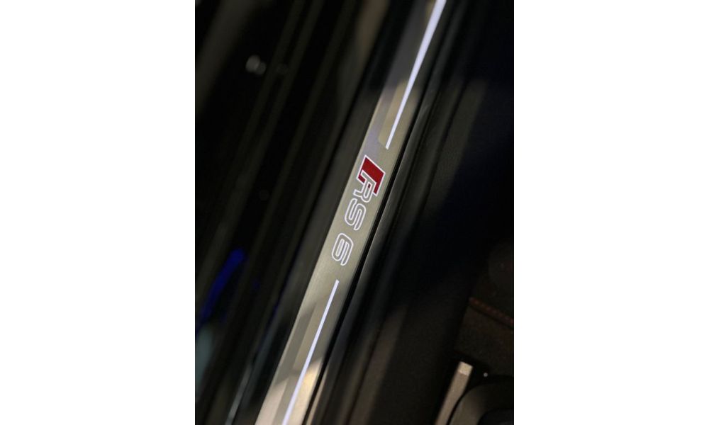 915931