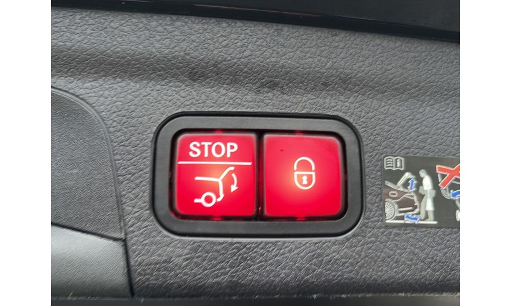 55685