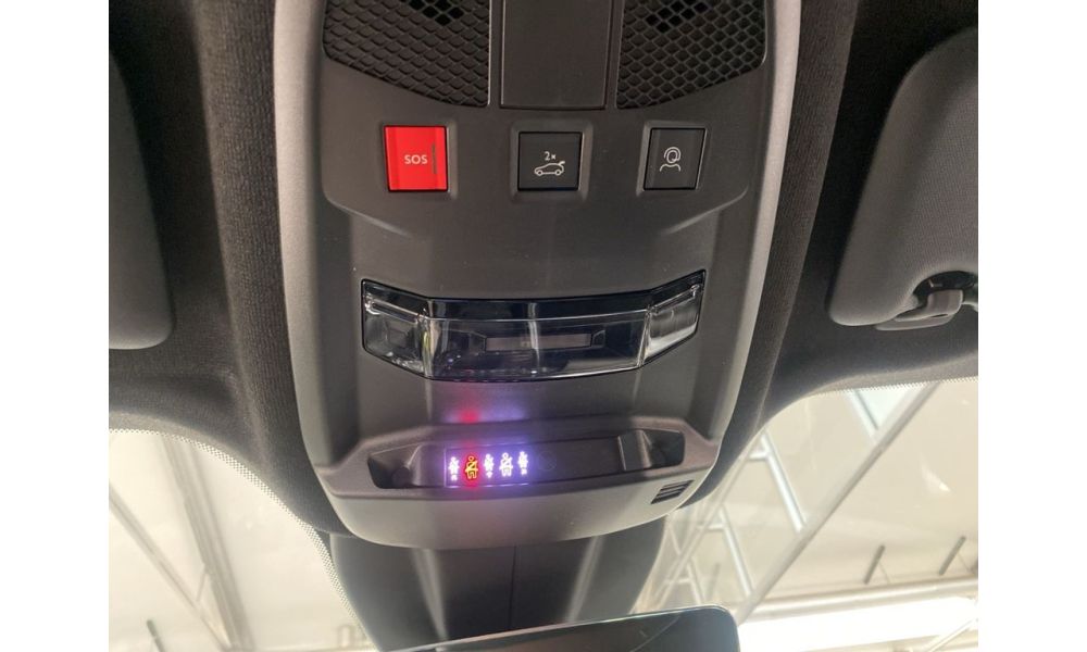 737697