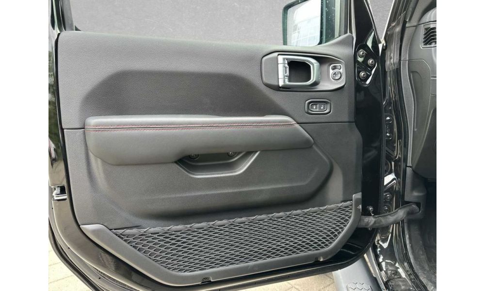 984701
