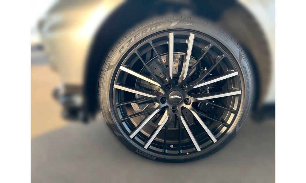 995718